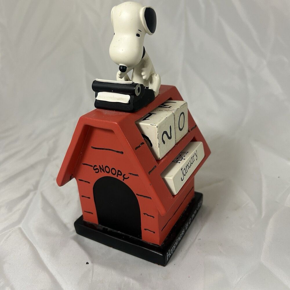Peanuts Snoopy Wooden Perpetual Calendar Doghouse Desk Decor